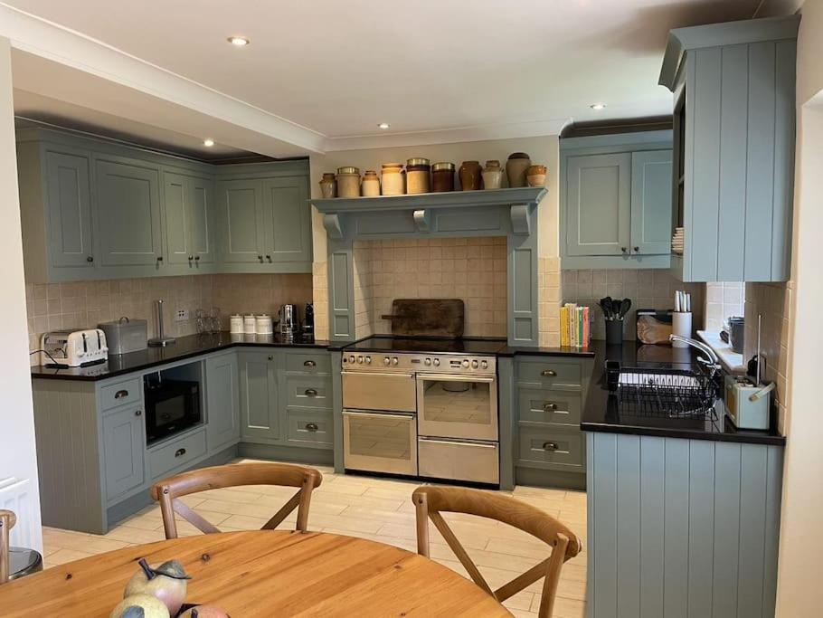 Holly Cottage, 2, Northbrook Park, Farnham-Up To 6 Adults Buitenkant foto