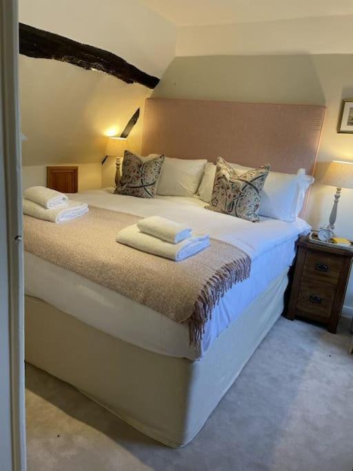 Holly Cottage, 2, Northbrook Park, Farnham-Up To 6 Adults Buitenkant foto