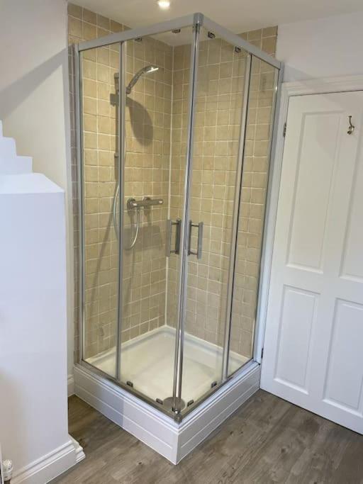 Holly Cottage, 2, Northbrook Park, Farnham-Up To 6 Adults Buitenkant foto
