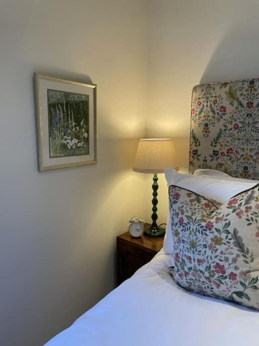 Holly Cottage, 2, Northbrook Park, Farnham-Up To 6 Adults Buitenkant foto