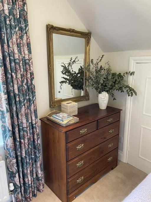 Holly Cottage, 2, Northbrook Park, Farnham-Up To 6 Adults Buitenkant foto
