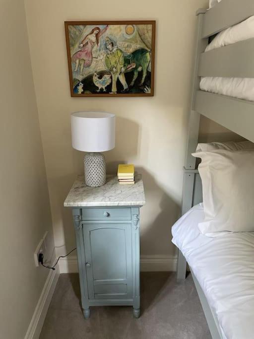 Holly Cottage, 2, Northbrook Park, Farnham-Up To 6 Adults Buitenkant foto