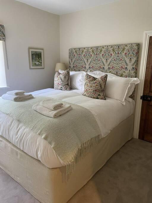 Holly Cottage, 2, Northbrook Park, Farnham-Up To 6 Adults Buitenkant foto